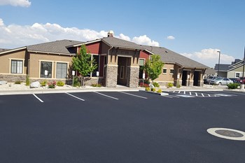 Parking in front of the building - Photo Gallery 2