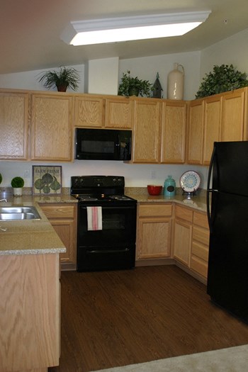 kitchen with appliances - Photo Gallery 4