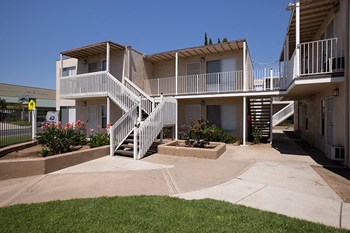 Exterior building view with stairs - Photo Gallery 3
