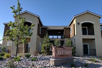 Exterior building view with monument sign - Photo Gallery 2