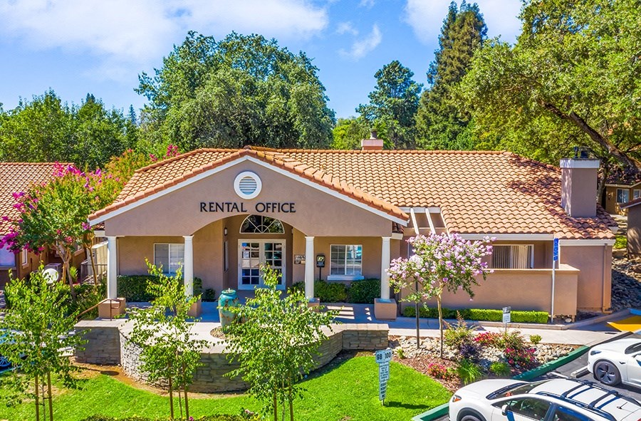 Leasing office with parking and landscape