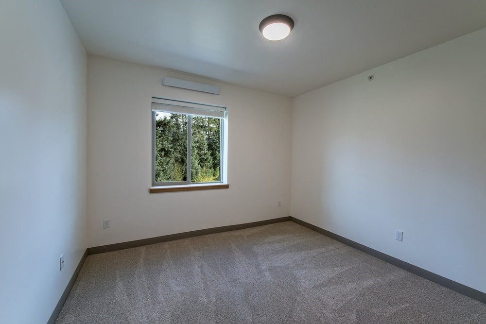 bedroom with a window at TRILLIUM LANDING, JUNEAU