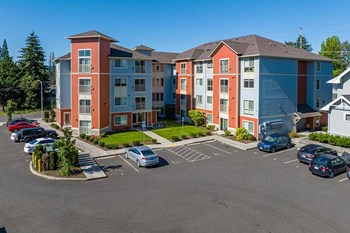 Exterior of building with parking - Photo Gallery 4