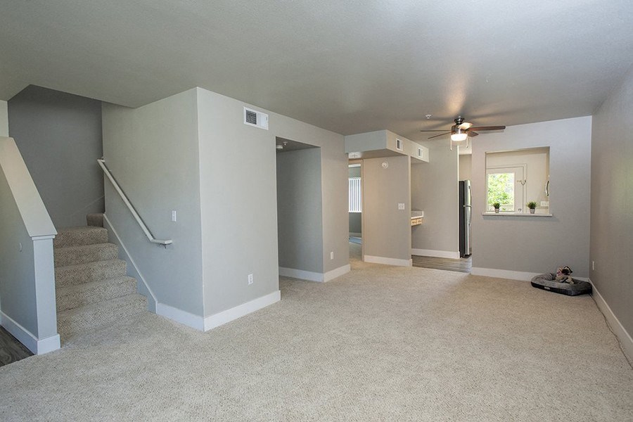 4x2 Townhouse  Dining area