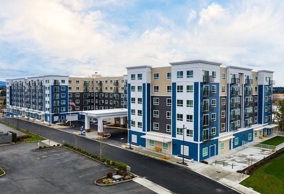 Exterior building view l Traditions at Federal Way in Washington 