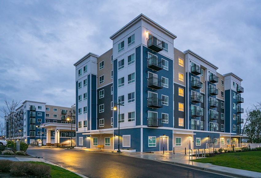 Exterior building view l Traditions at Federal Way in Washington  - Photo Gallery 1