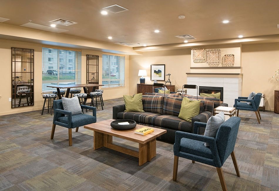 Clubhouse seating l Traditions at Federal Way in Washington 