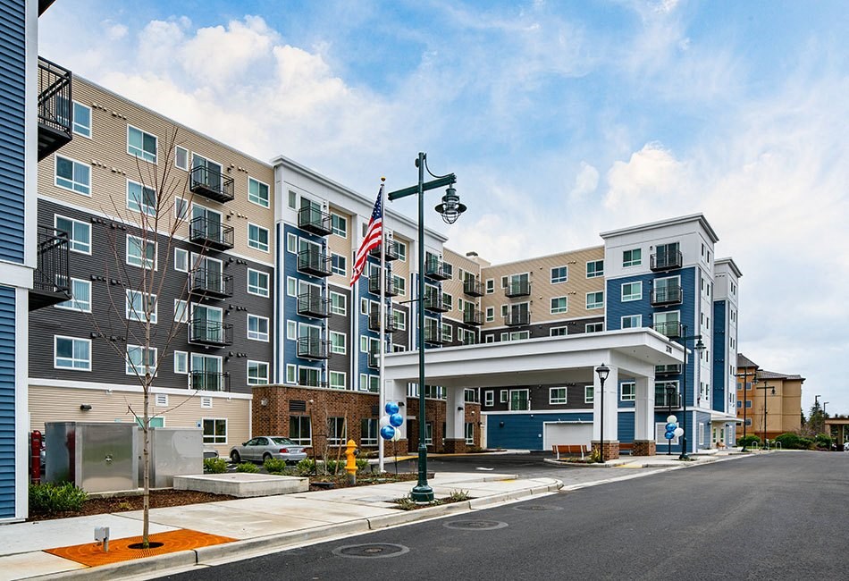 Exterior building view l Traditions at Federal Way in Washington 