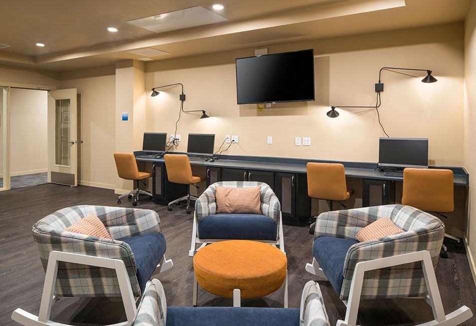 Clubhouse seating  l Traditions at Federal Way in Washington 