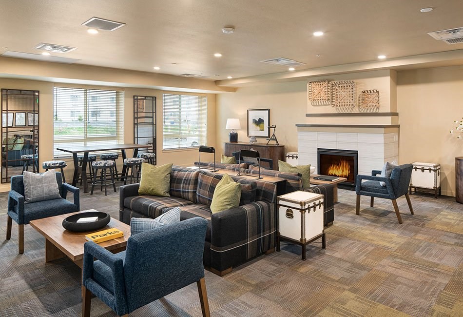 Clubhouse seating l Traditions at Federal Way in Washington 