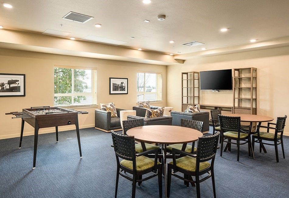 Large table and seating area l Traditions at Federal Way in Washington 