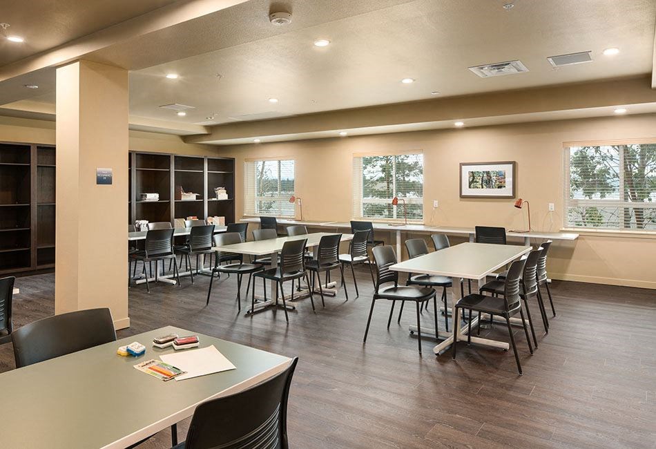 Large table and seating area l Traditions at Federal Way in Washington 