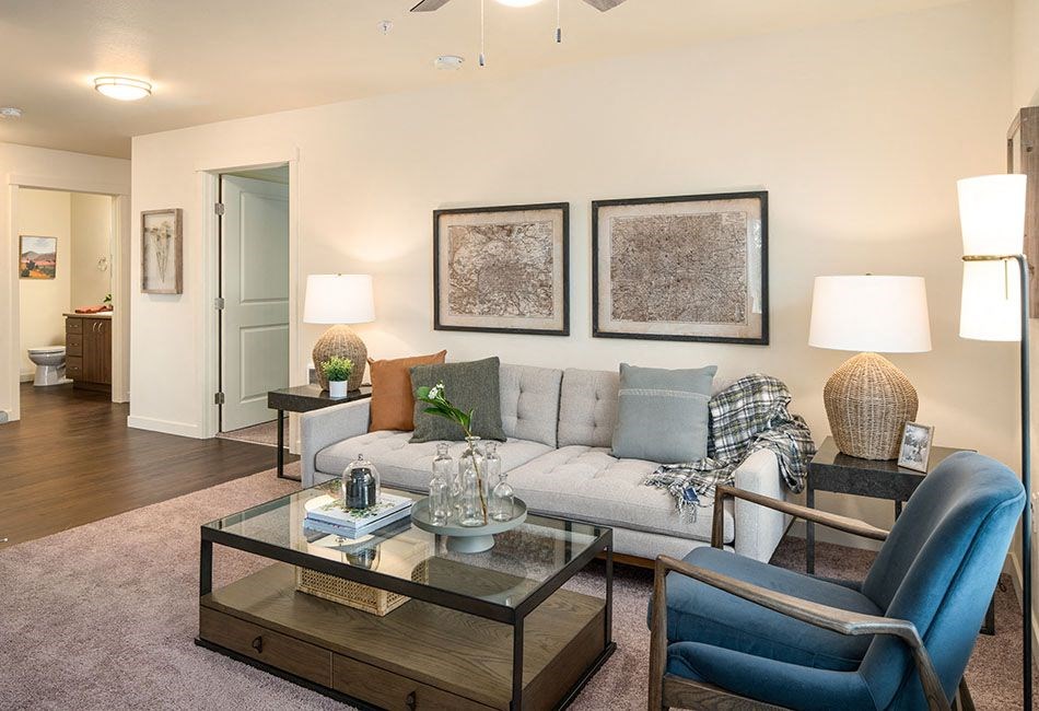 Living room l Traditions at Federal Way in Washington 