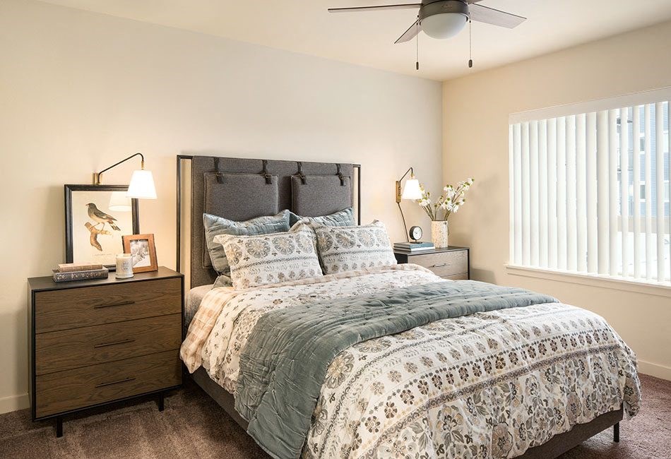 bedroom with window l Traditions at Federal Way in Washington 