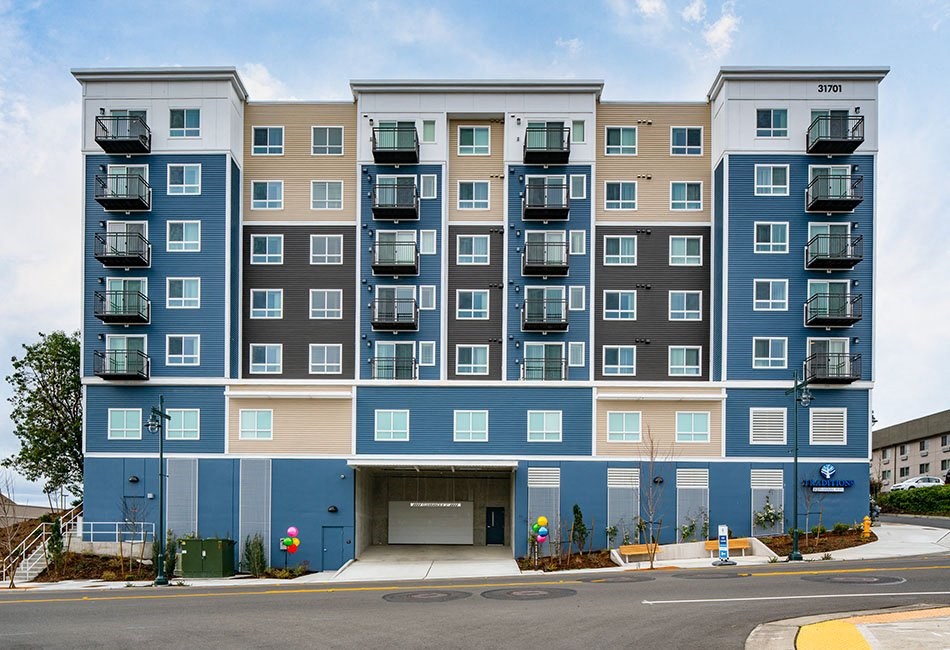 Exterior building view l Traditions at Federal Way in Washington 