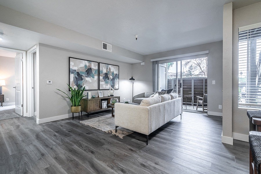 Living room with windows 