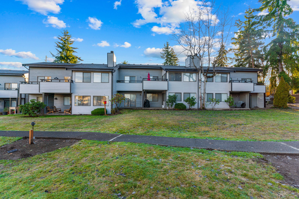 Beautiful lakefront property in Kent, WA with landscaped grounds
