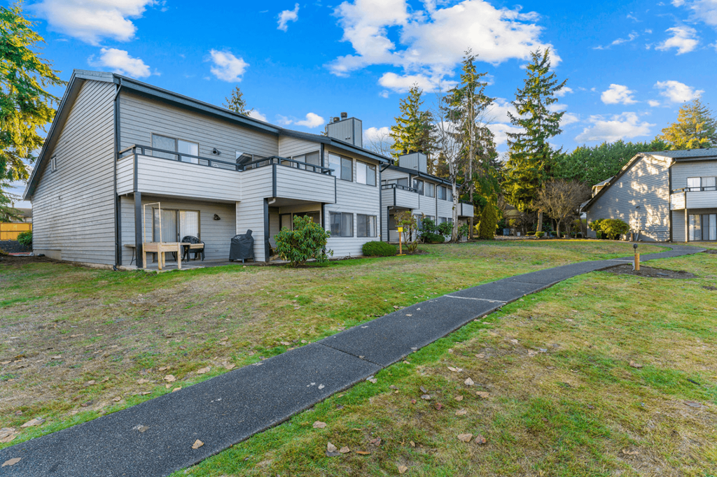 Beautiful lakefront property in Kent, WA with landscaped grounds