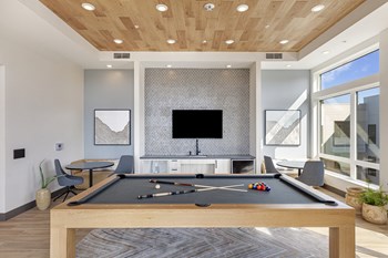 pool table, TV,  and large windows - Photo Gallery 16