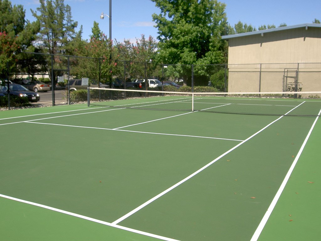 Tennis courts l Cottage Bell Apartments in Sacramento CA