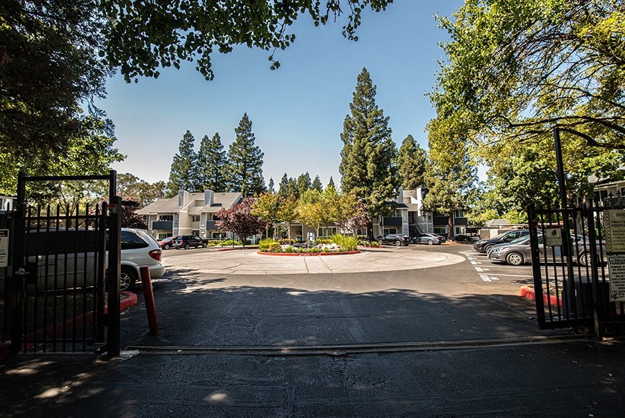 a roundabout in a parking lot with houses and trees