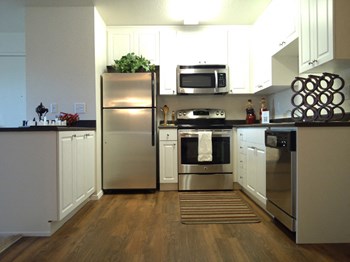 4909 Date Avenue 1-2 Beds Apartment, Market Rate for Rent - Photo Gallery 3
