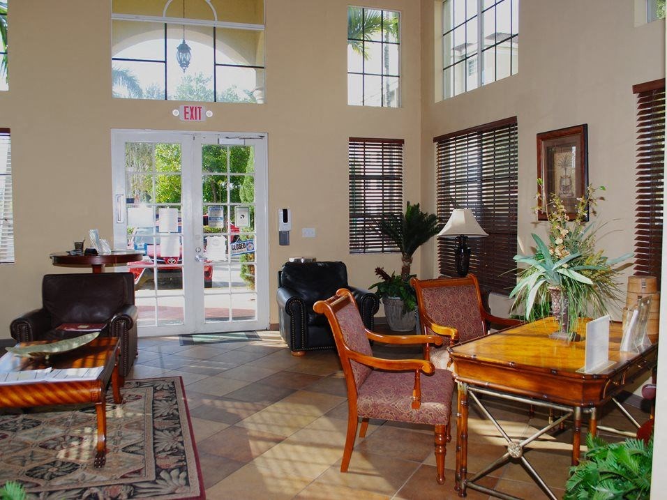 Laguna Pointe lobby and lounge area for residents