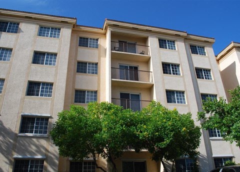 Building Exterior at Laguna Pointe, Pompano Beach, 33060