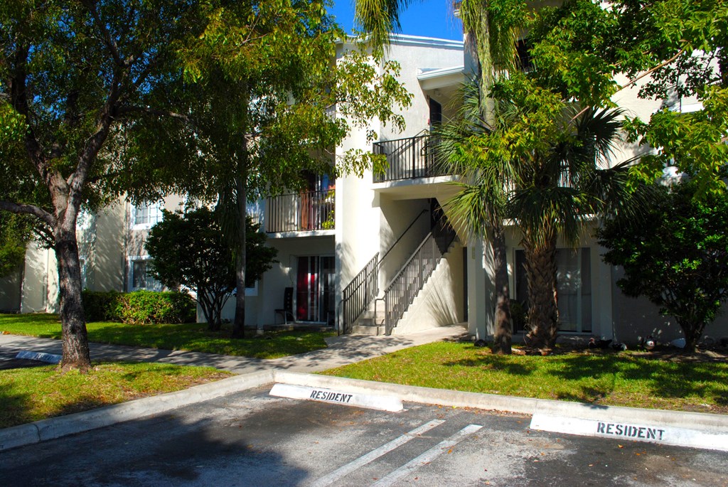 community exterior at Oaks at Pompano, Florida