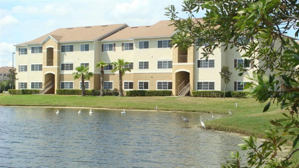Lake view apartment Lake view apartment at Mission Bay Apartments, Florida