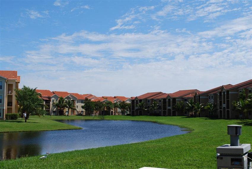 Renaissance community exterior with palm trees and lake views - Photo Gallery