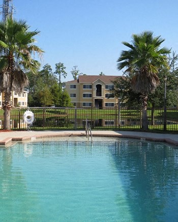 Pool with lounge chairs Carolina Club in Daytona Beach Florida - Photo Gallery 6