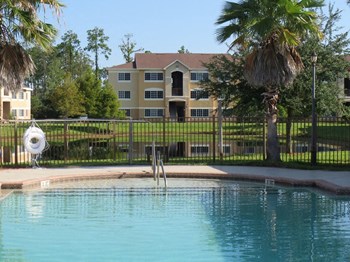 Pool with lounge chairs Carolina Club in Daytona Beach Florida - Photo Gallery 4