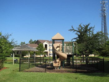 Playground near building Carolina Club in Daytona Beach Florida - Photo Gallery 7