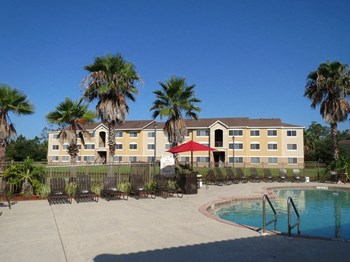 Pool with lounge chairs Carolina Club in Daytona Beach Florida - Photo Gallery 5