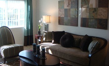 Living room with window Carolina Club in Daytona Beach Florida - Photo Gallery 19