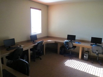 Business center with computers Carolina Club in Daytona Beach Florida - Photo Gallery 8