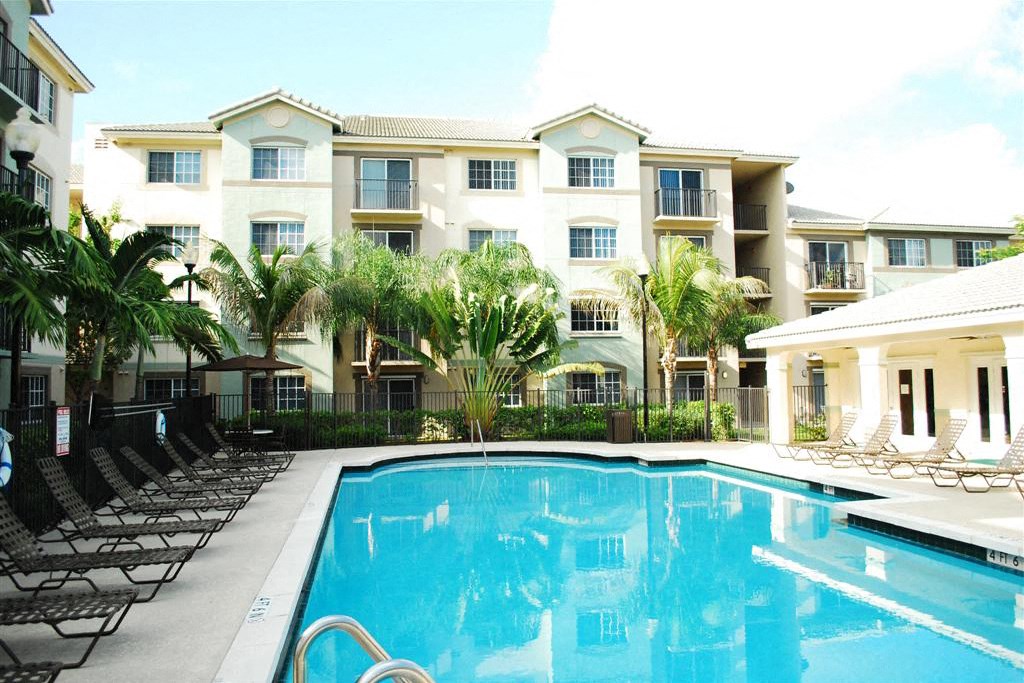 Sparkling Pool at Harbour Cove, Hallandale Beach, FL 33009