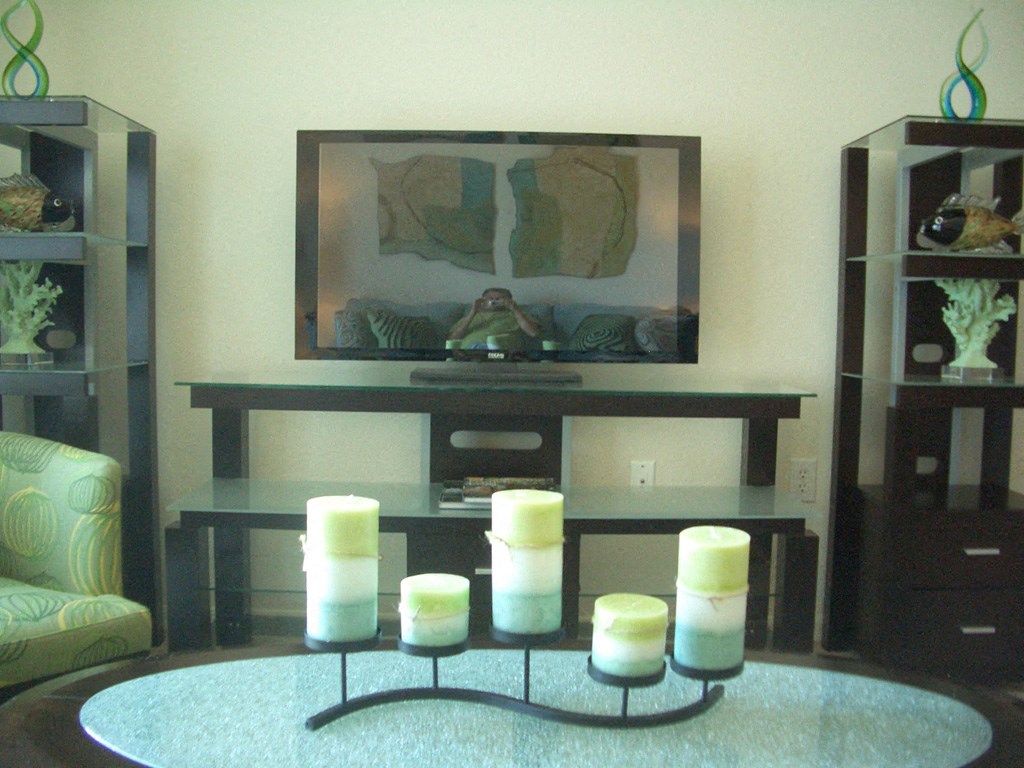 Candle arrangement on table at Hawk's Landing Apartments, Fort Myers, FL