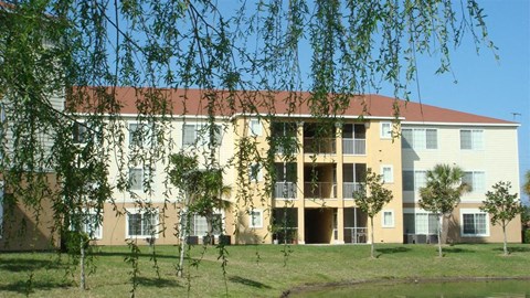 Building Exterior at Hunters Run, Middleburg, FL
