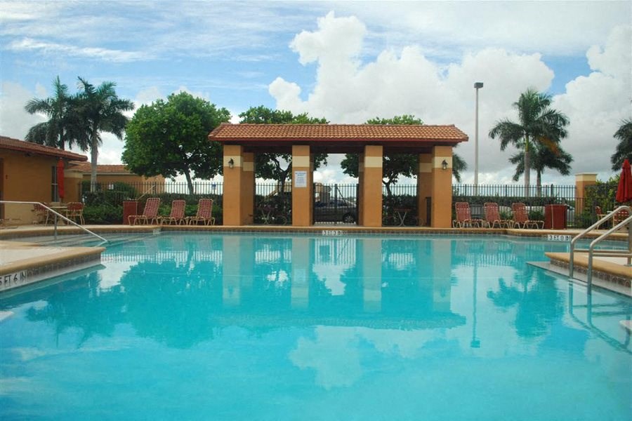 Marbrisa apartments resort style pool