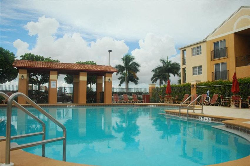 Marbrisa apartments resort style pool
