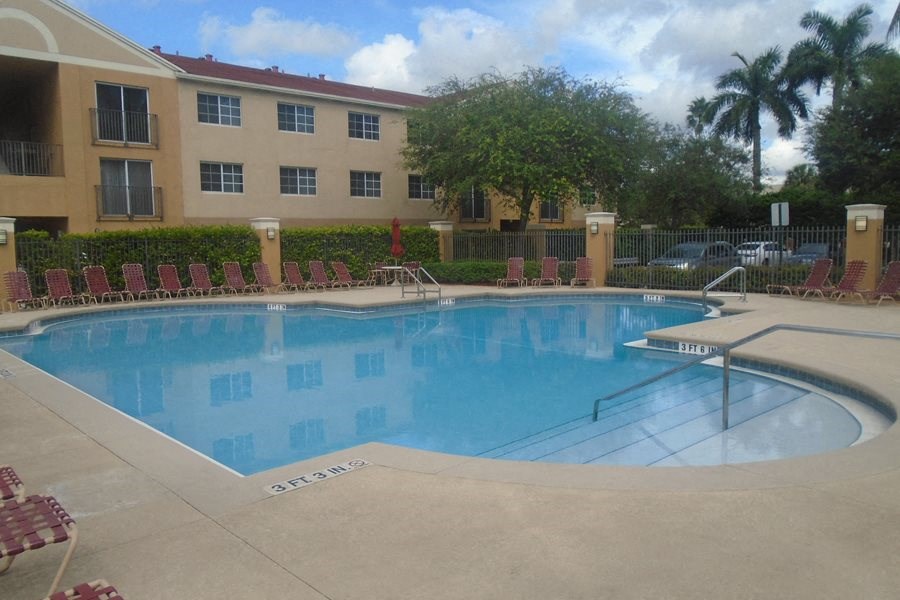 Marbrisa apartments resort style pool