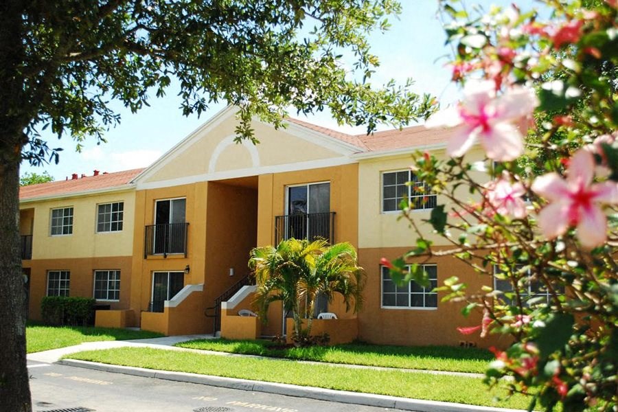Marbrisa Apartments community exterior and walkways with palm trees Marbrisa Apartments community exterior and walkways with palm trees at Marbrisa Apartments, Florida