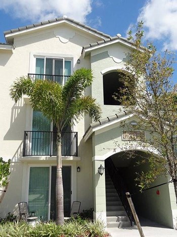 Mirabella Apartments community exterior with sidewalks - Photo Gallery 4