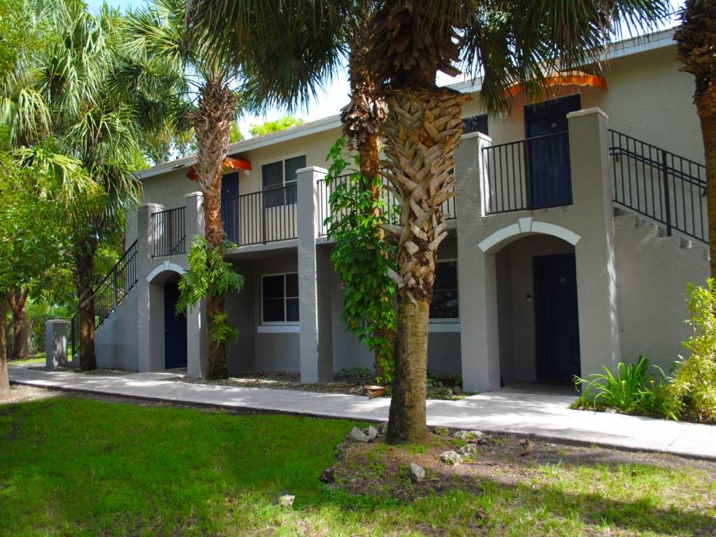 Community exterior at Tuscany Place Apartments, Florida