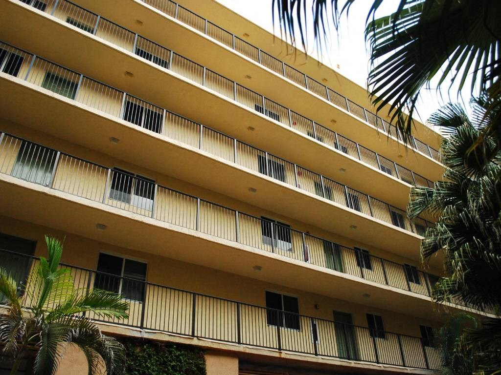 walk ways at Villa Hermosa, Miami, FL