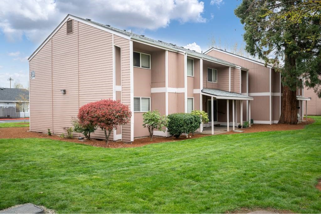 apartment building at Fort Vancouver Terrace, Washington