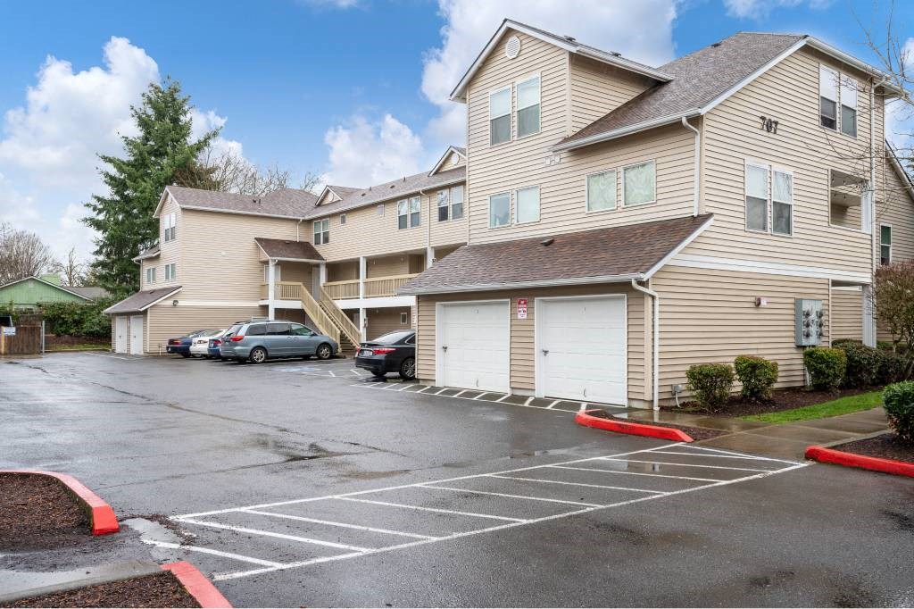 an empty parking lot in front of an apartment building at Quail Run Apartments, Vancouver, 98684