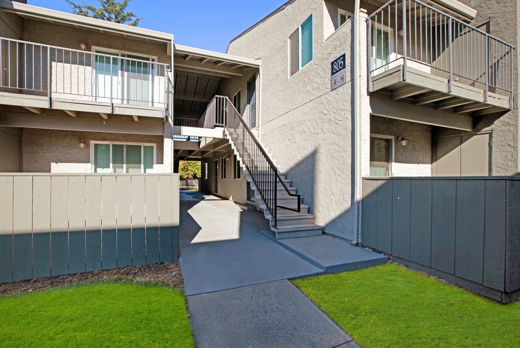 A concrete building with a staircase leading to the entrance. A concrete building with a staircase leading to the entrance at The Henley Apartments, Suisun City, 94585